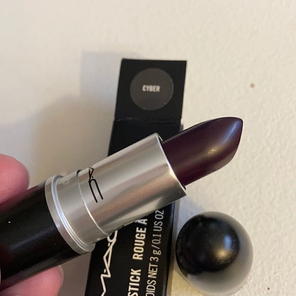 Mac Satin Lipstick CYBER